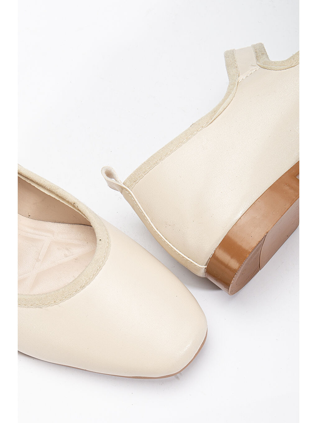 Kadın Bej Oval Burunlu Tokalı Babet-3