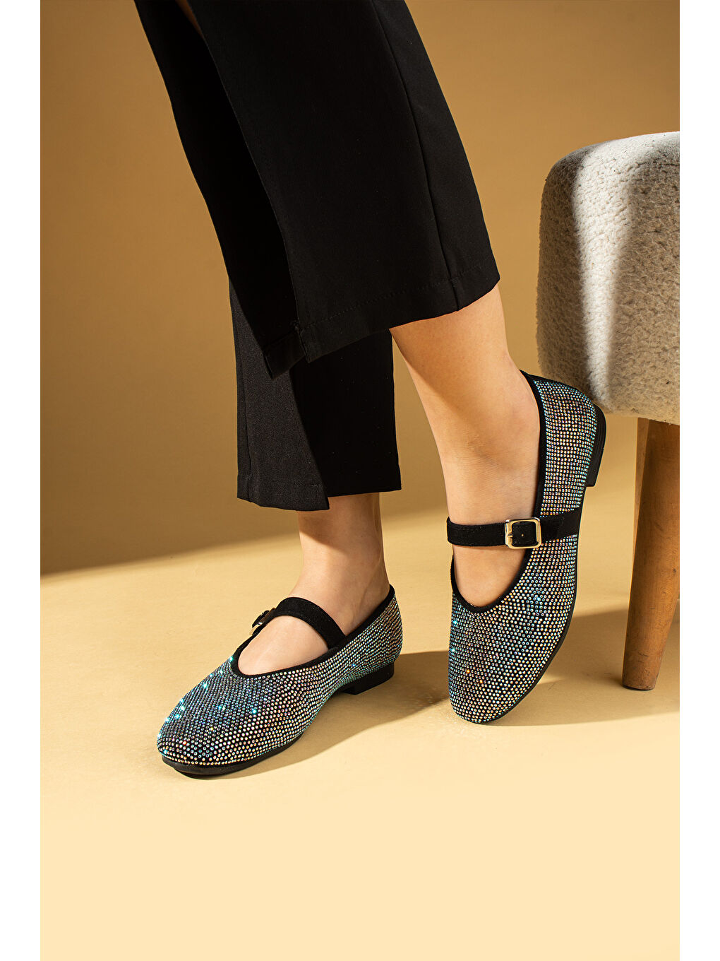 Siyah Parlak Taşlı Tokalı Rahat Taban Kadın Babet 57-51-25GümüşTaşlı-1