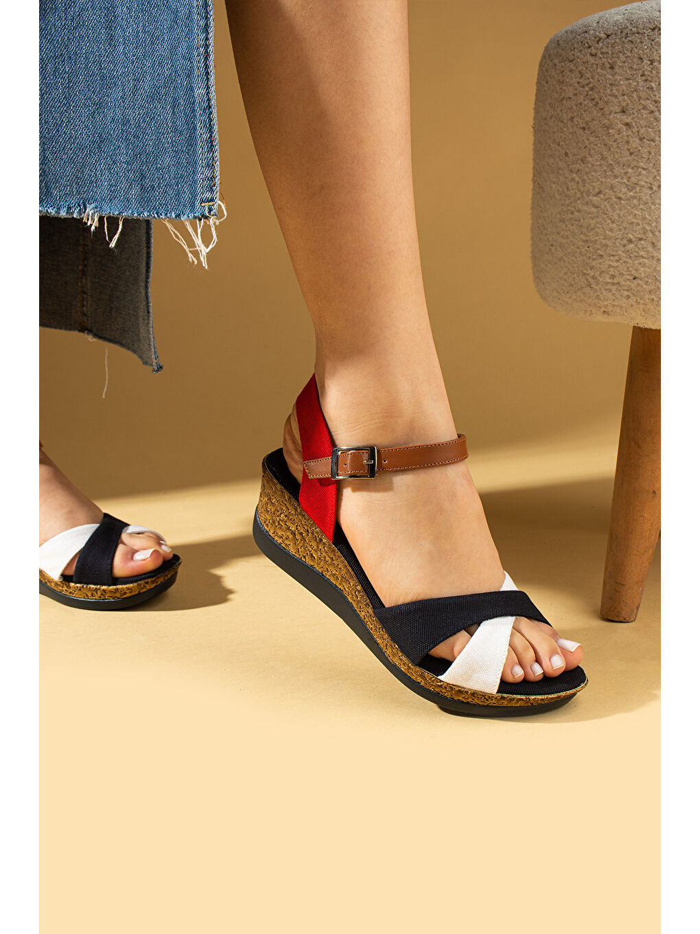 Karışık Hasır Desenli Dolgu Taban Çapraz Bantlı Tokalı Kadın Sandalet 88-33-25Tommy-2