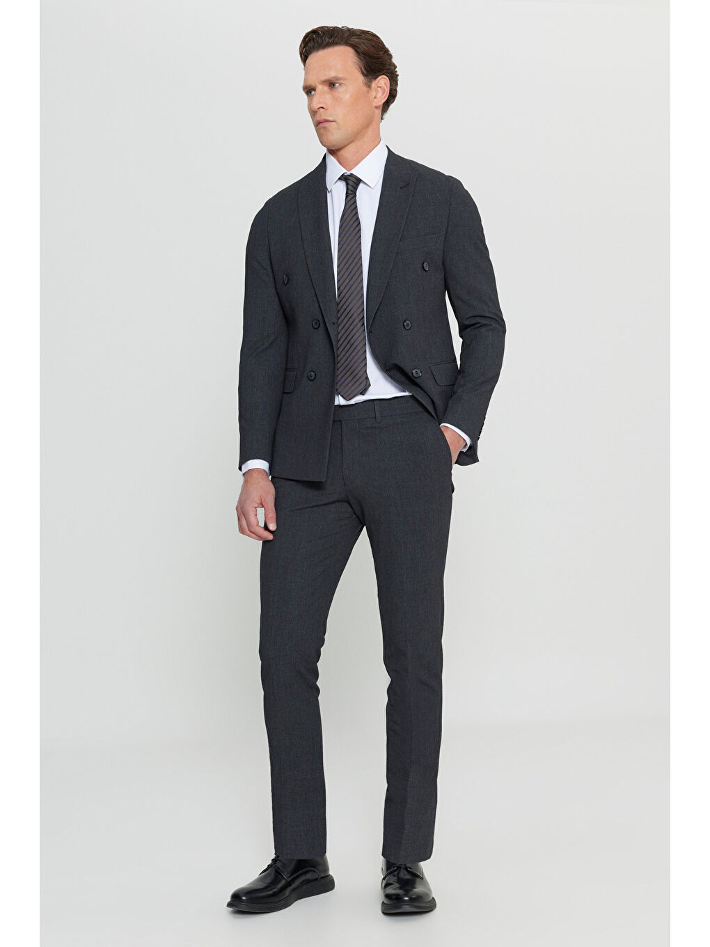 Erkek Antrasit Slim Fit Dar Kesim Kırlangıç Yaka Desenli Kapak Cepli Esnek Kruvaze Takım Elbise-3
