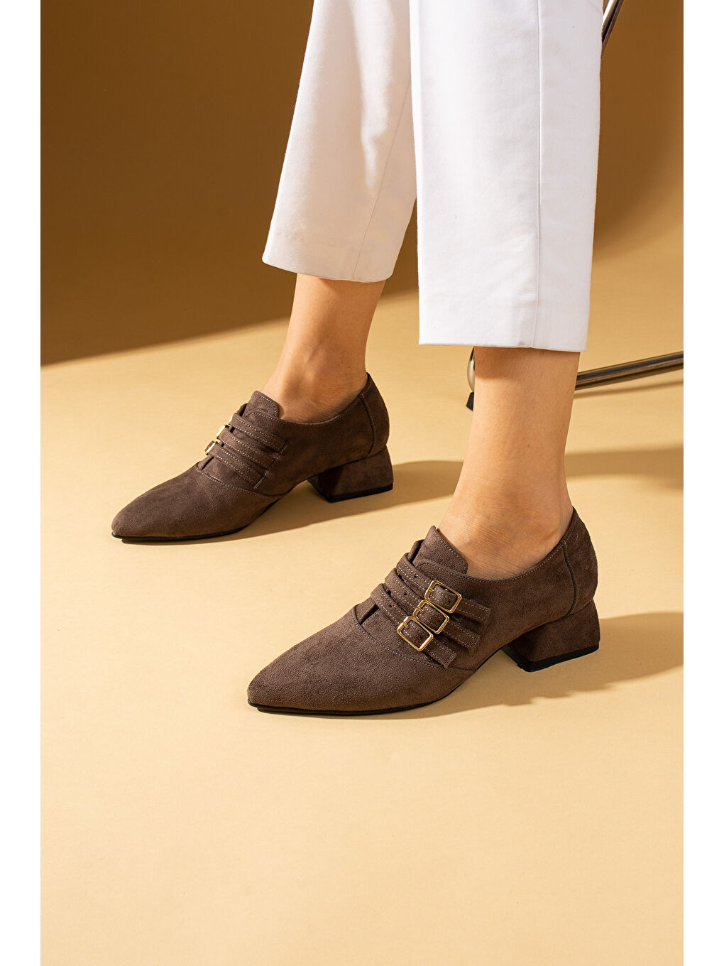 Kahverengi Sivri Burunlu 3 Tokalı Topuklu Kadın Ayakkabı 53-500-24Süet