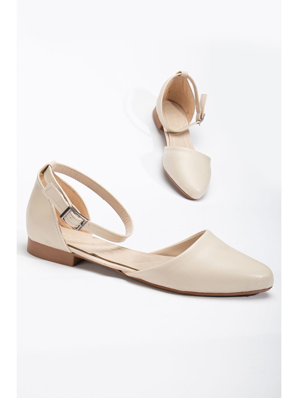 Kadın Bej Bilekten Bağlamalı Tokalı Babet-2