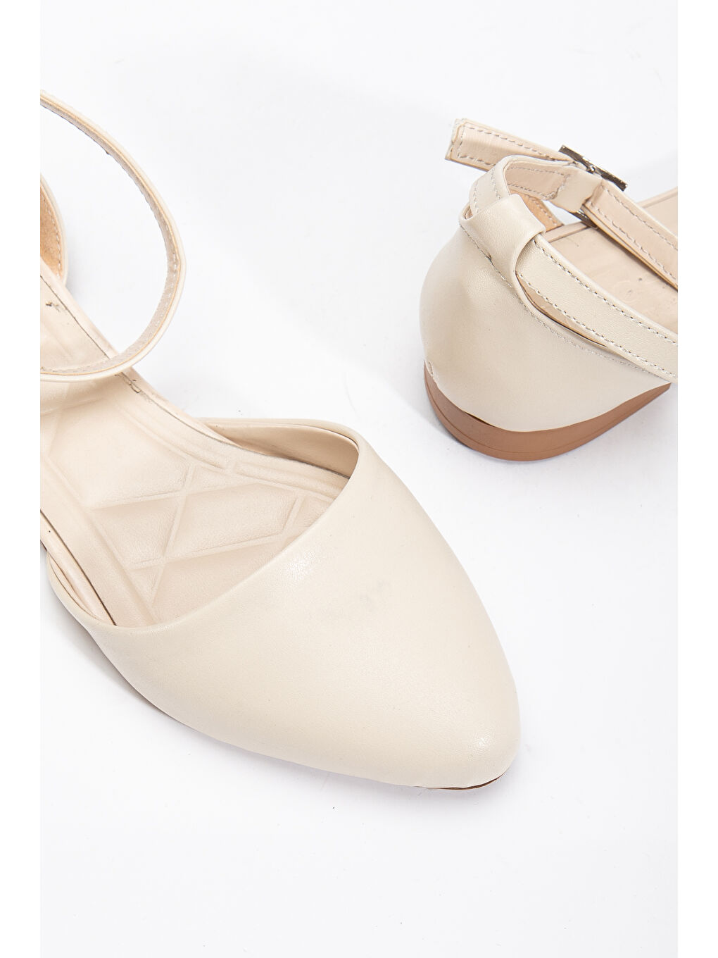 Kadın Bej Bilekten Bağlamalı Tokalı Babet-3