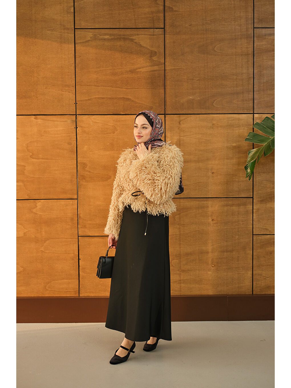 Ekru Kadın Kıvırcık Detay Kürk Kaban Krem-1