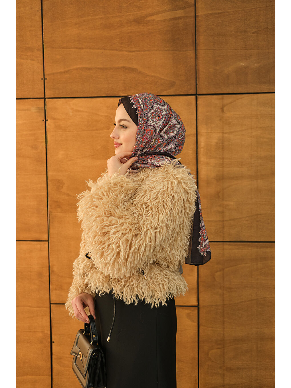 Ekru Kadın Kıvırcık Detay Kürk Kaban Krem-3