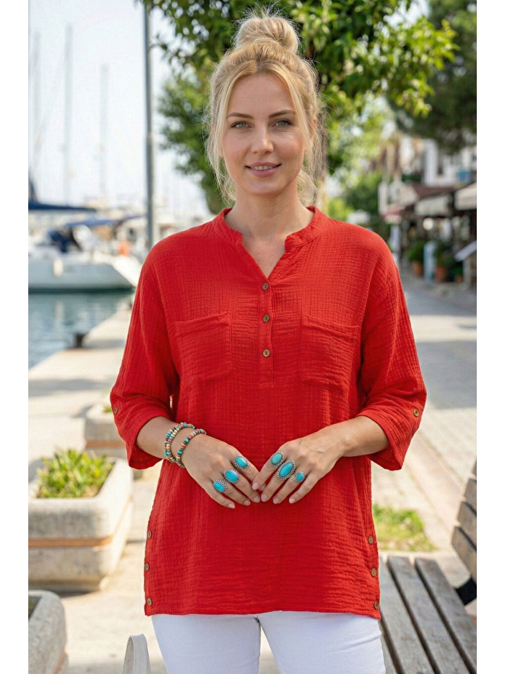 Kırmızı Hakim Yaka 3/4 Kol Düğmeli Çift Cepli Yanları Düğmeli Casual Müslin Dokuma Bluz 70 65-1