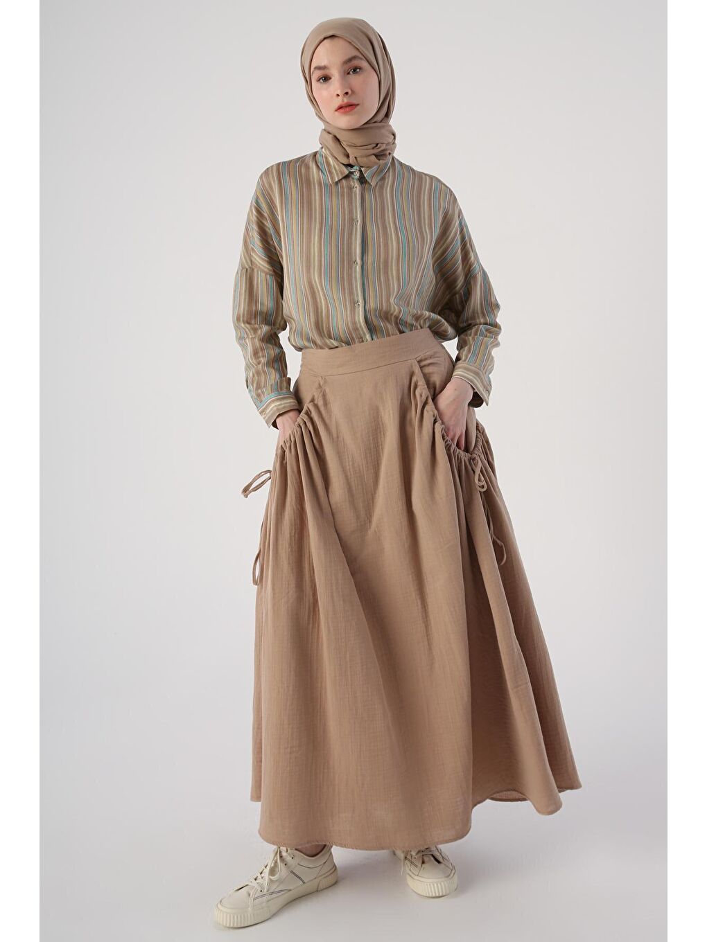 Koyu Bej %100 Pamuk Yanları Büzgü Detaylı Kloş Etek