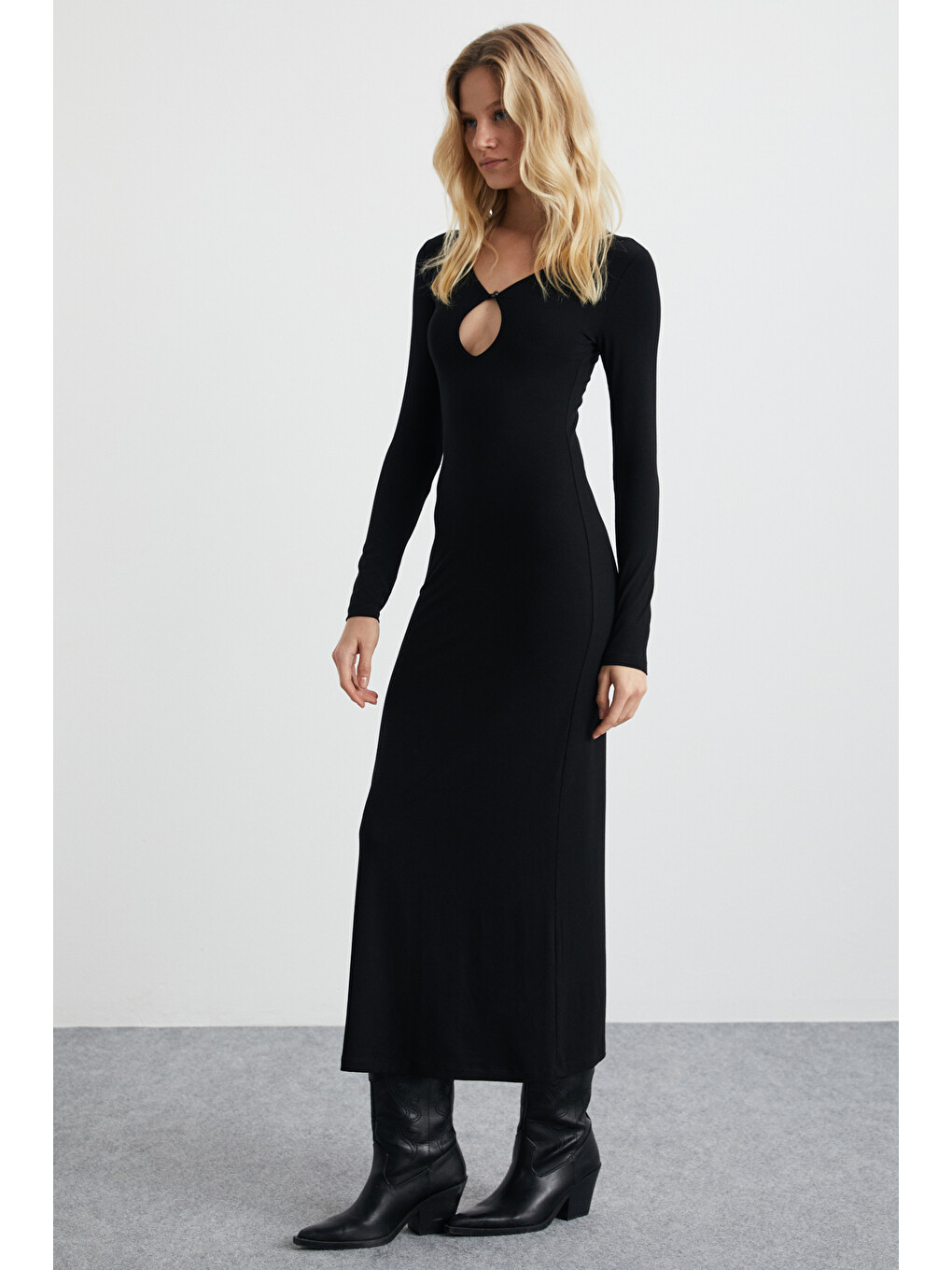 Lurvın Kadın Viscon Elastanlı Dekolte Yaka Vücüdü Saran Bodycon Maxi Siyah Elbise-1