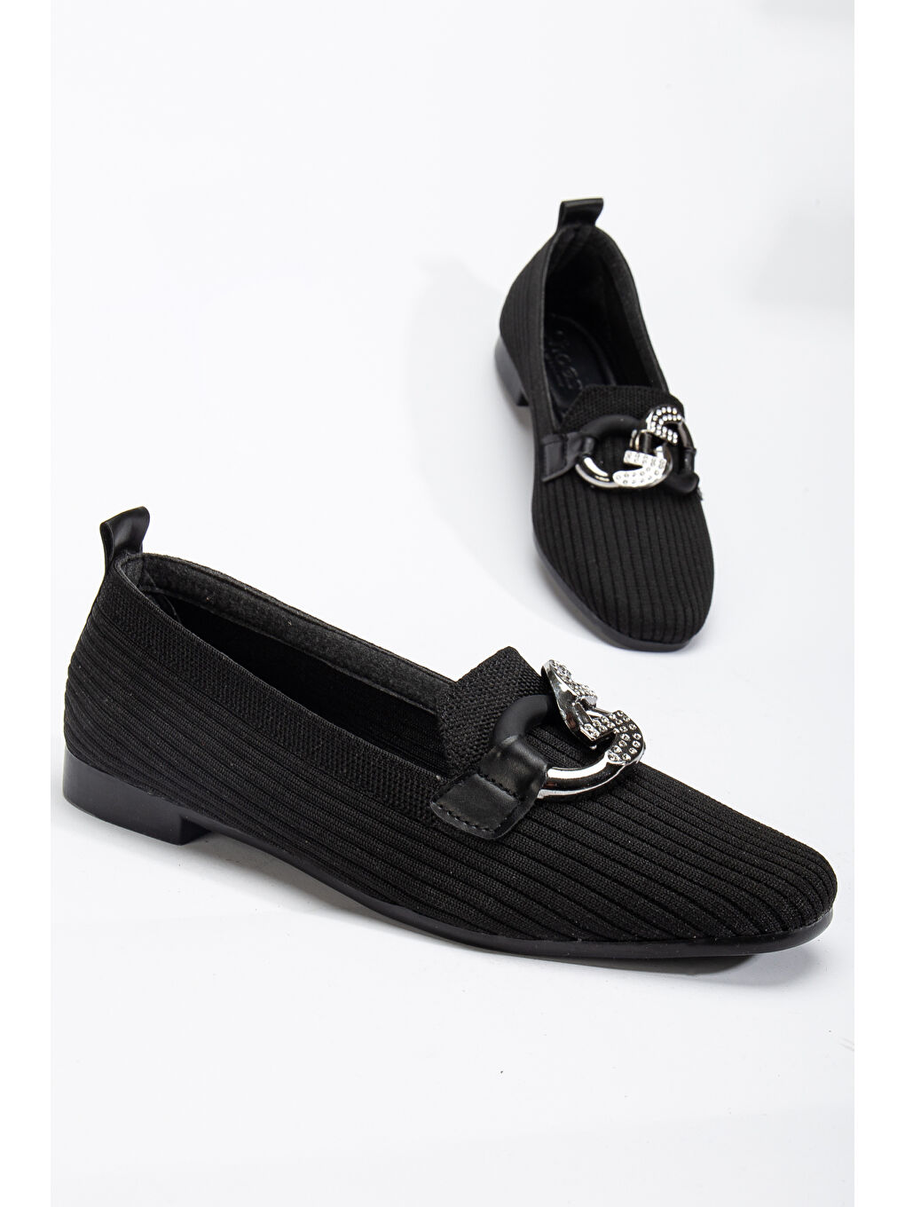 Kadın Siyah Önü Toka Detaylı Triko Babet-2