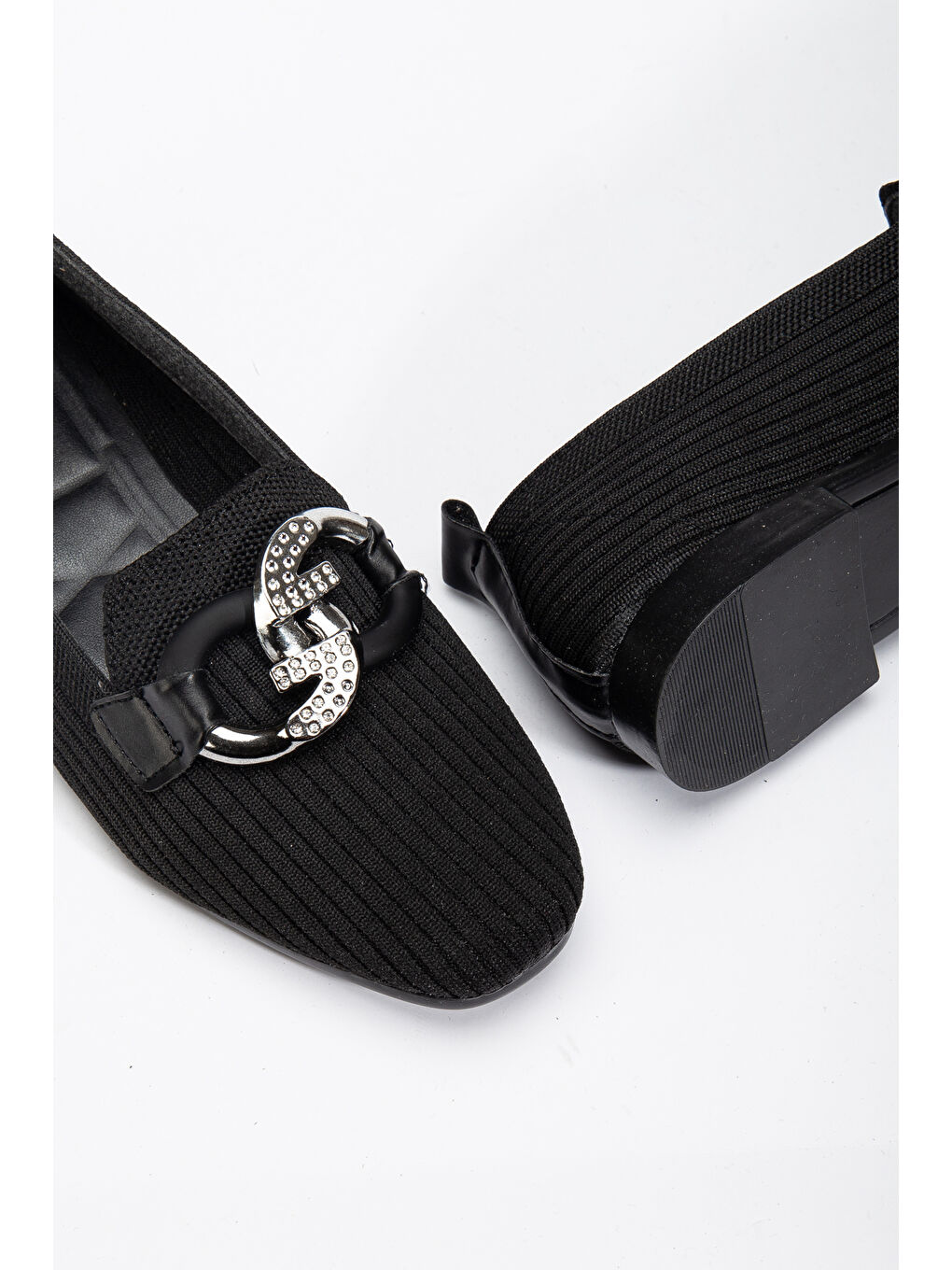 Kadın Siyah Önü Toka Detaylı Triko Babet-3