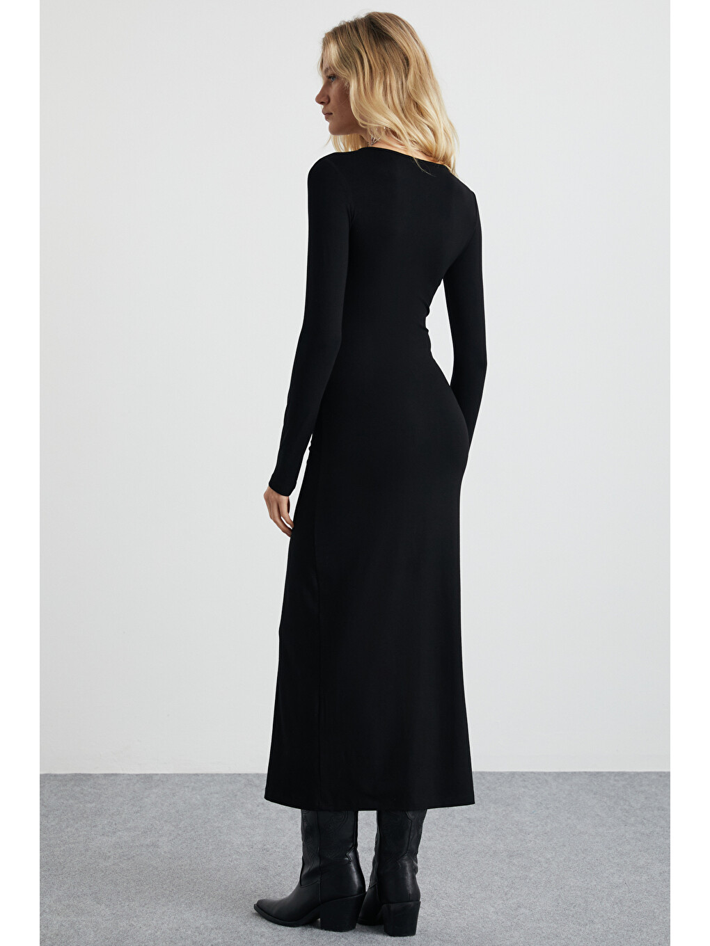 Lurvın Kadın Viscon Elastanlı Dekolte Yaka Vücüdü Saran Bodycon Maxi Siyah Elbise-5