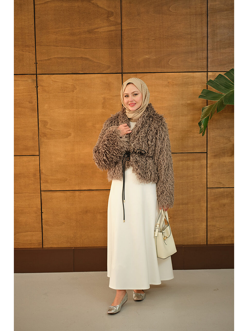 Bej Kadın Kıvırcık Detay Kürk Kaban Taş-1