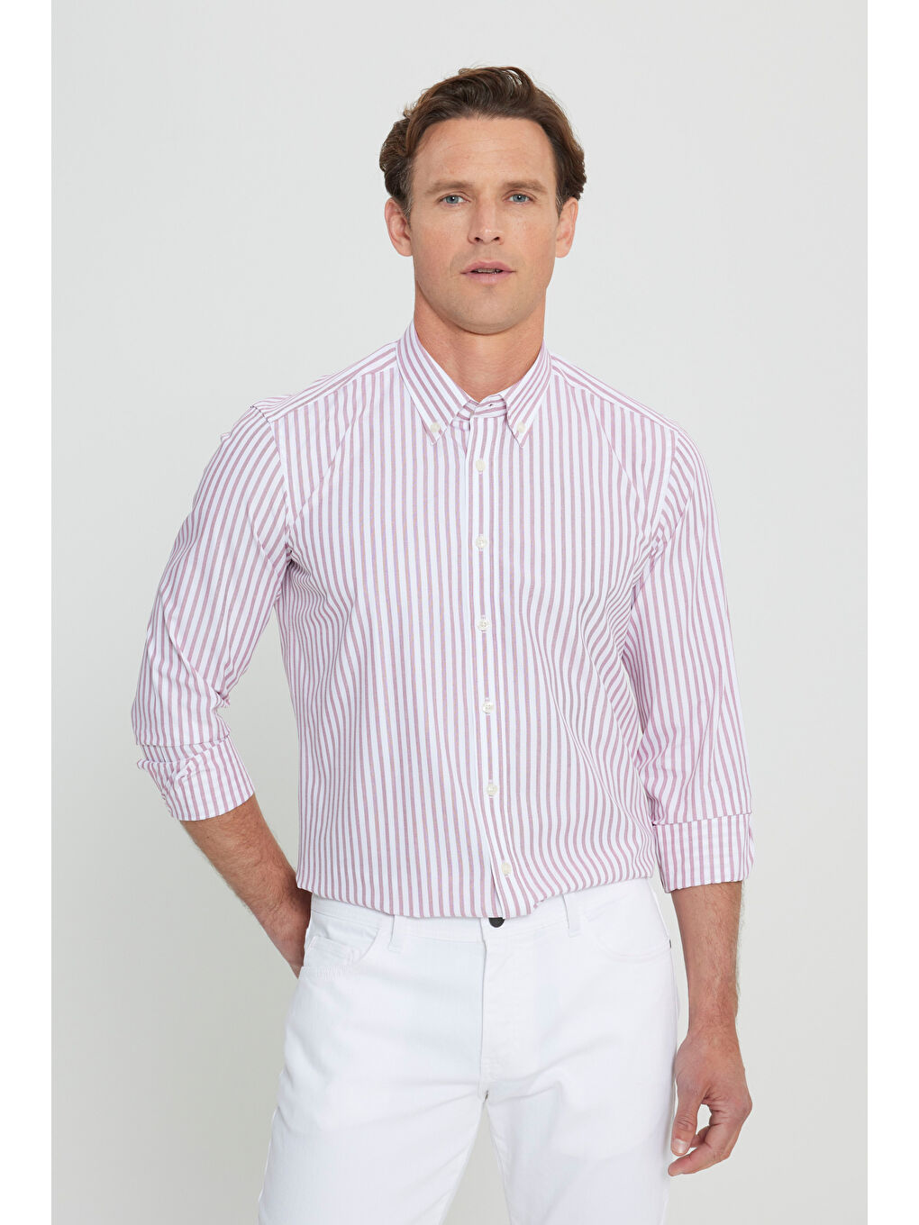 Erkek Beyaz-Bordo %100 Pamuk Slim Fit Dar Kesim Düğmeli Yaka Armürlü Gömlek