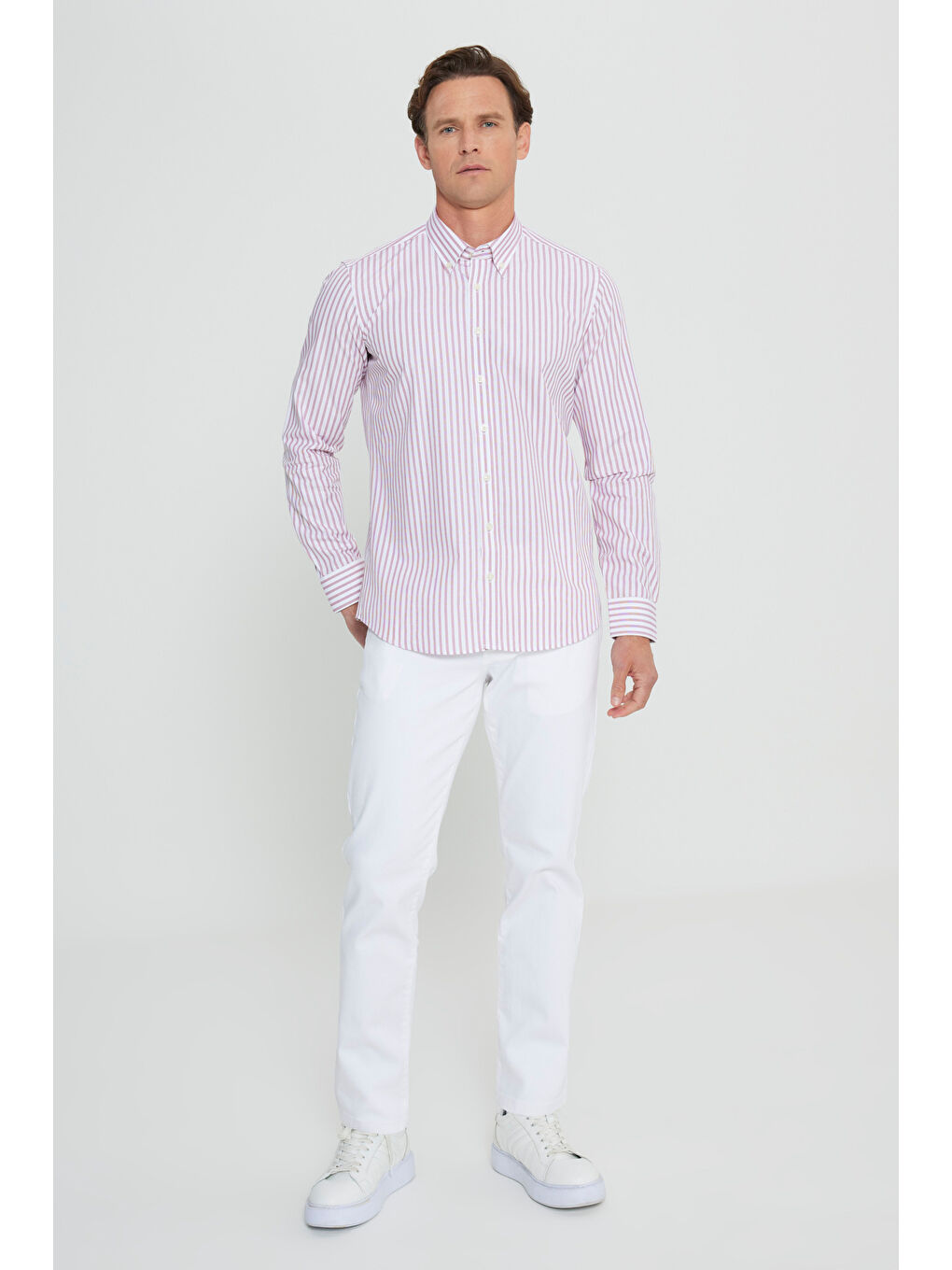 Erkek Beyaz-Bordo %100 Pamuk Slim Fit Dar Kesim Düğmeli Yaka Armürlü Gömlek-1