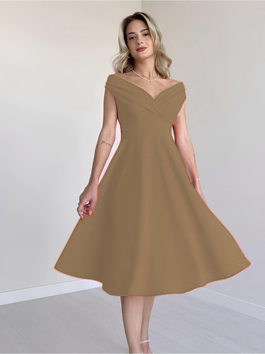 Kahverengi Kadın Kısa Kollu Kruvaze Yaka Eteği Volanlı Krep Elbise
