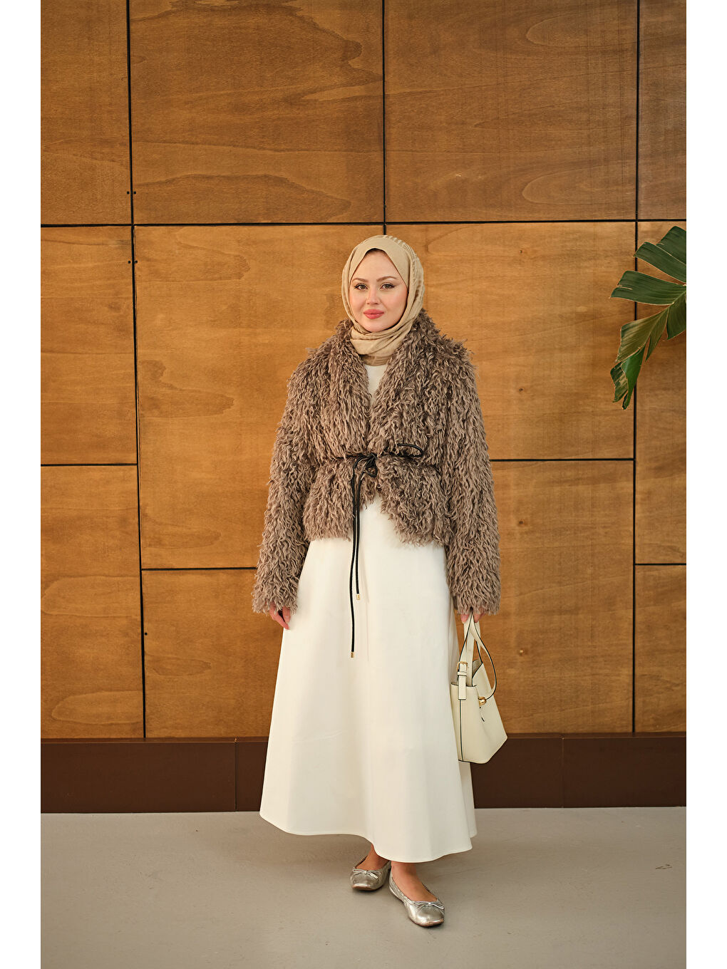 Bej Kadın Kıvırcık Detay Kürk Kaban Taş-4