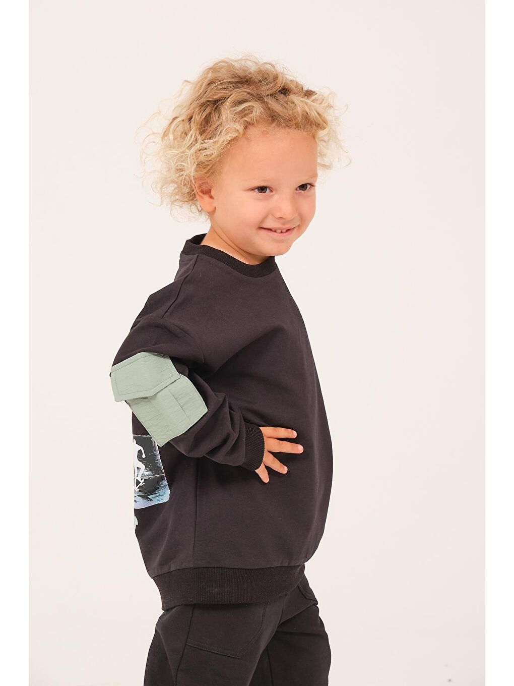 Erkek Çocuk Cep Detaylı Sweatshirt - Siyah-1