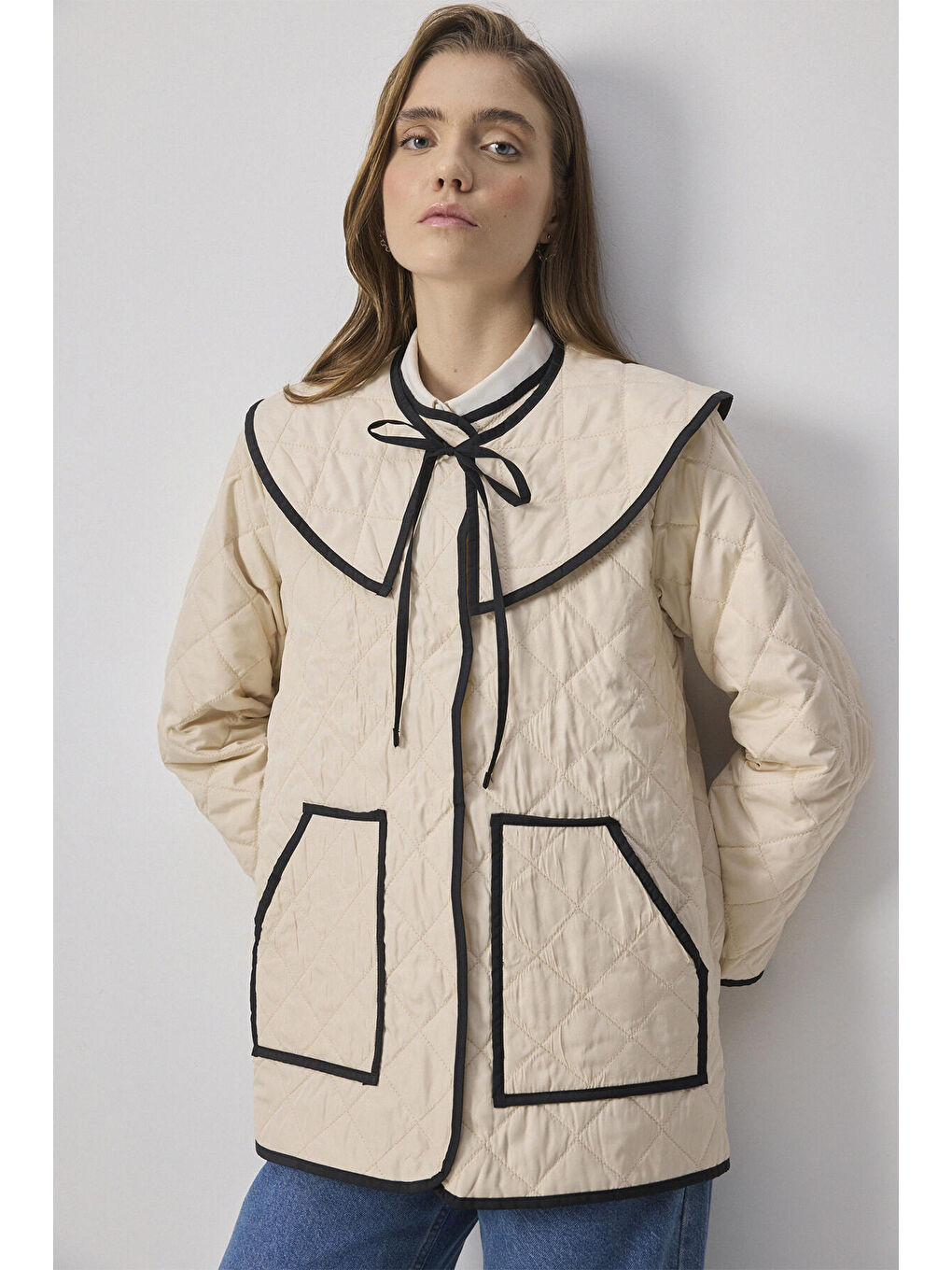 Ekru Kontrast Biyeli Kapitone Ceket-1