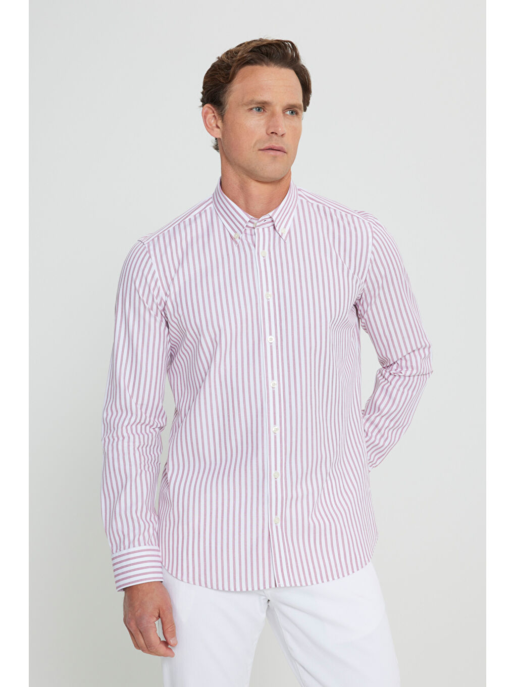 Erkek Beyaz-Bordo %100 Pamuk Slim Fit Dar Kesim Düğmeli Yaka Armürlü Gömlek-2