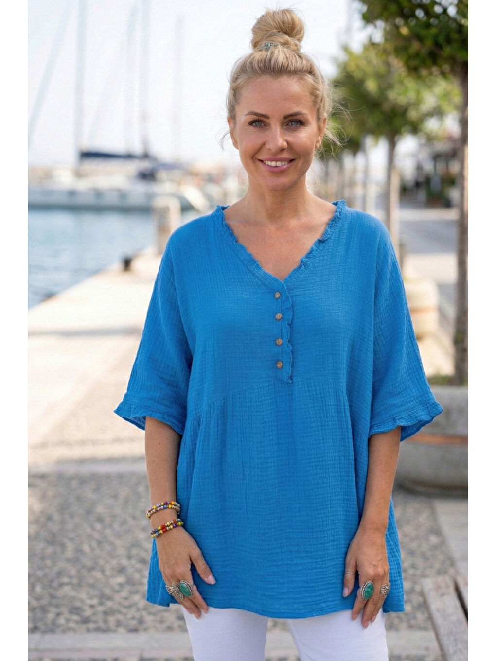 Mavi V Yaka Kısa Kol Düğmeli Yaka Ve Kolucu Fırfırlı Casual Müslin Oversize Dokuma Bluz 77 70-1