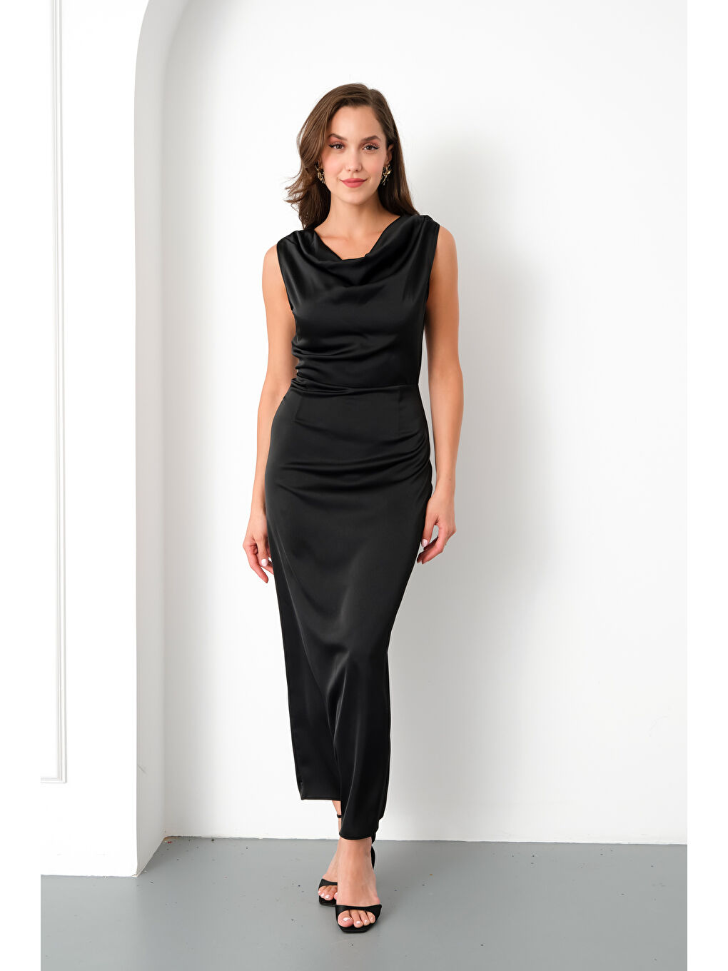 Kadın Siyah Degaje Yaka Midi Saten Elbise-3