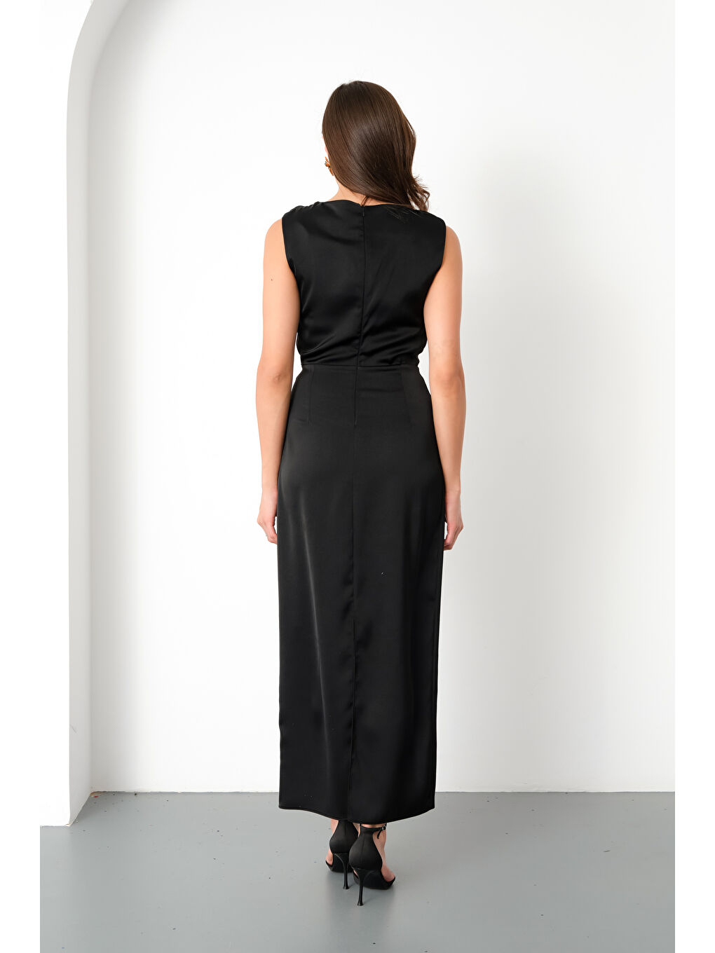 Kadın Siyah Degaje Yaka Midi Saten Elbise-4