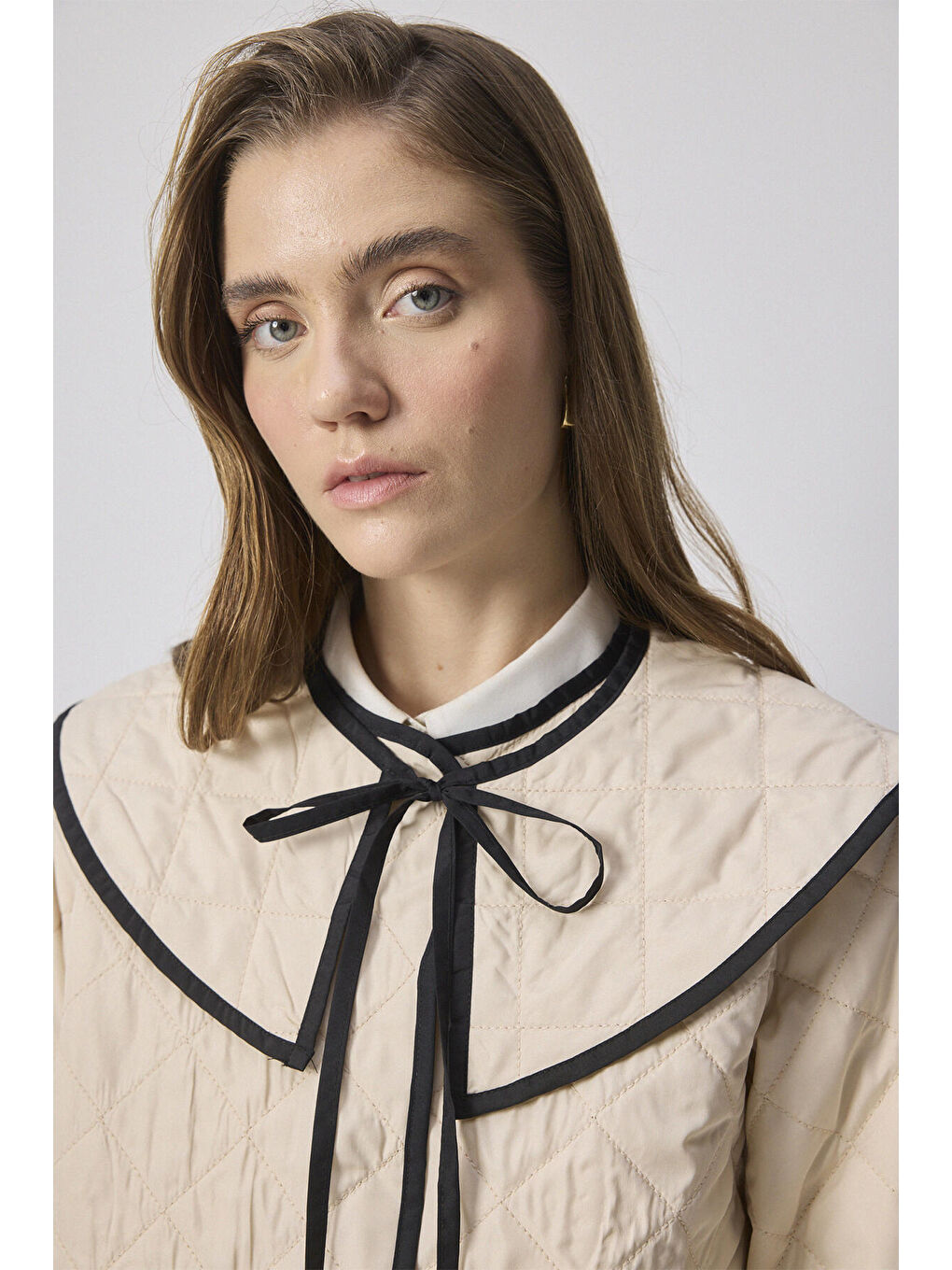 Ekru Kontrast Biyeli Kapitone Ceket-4