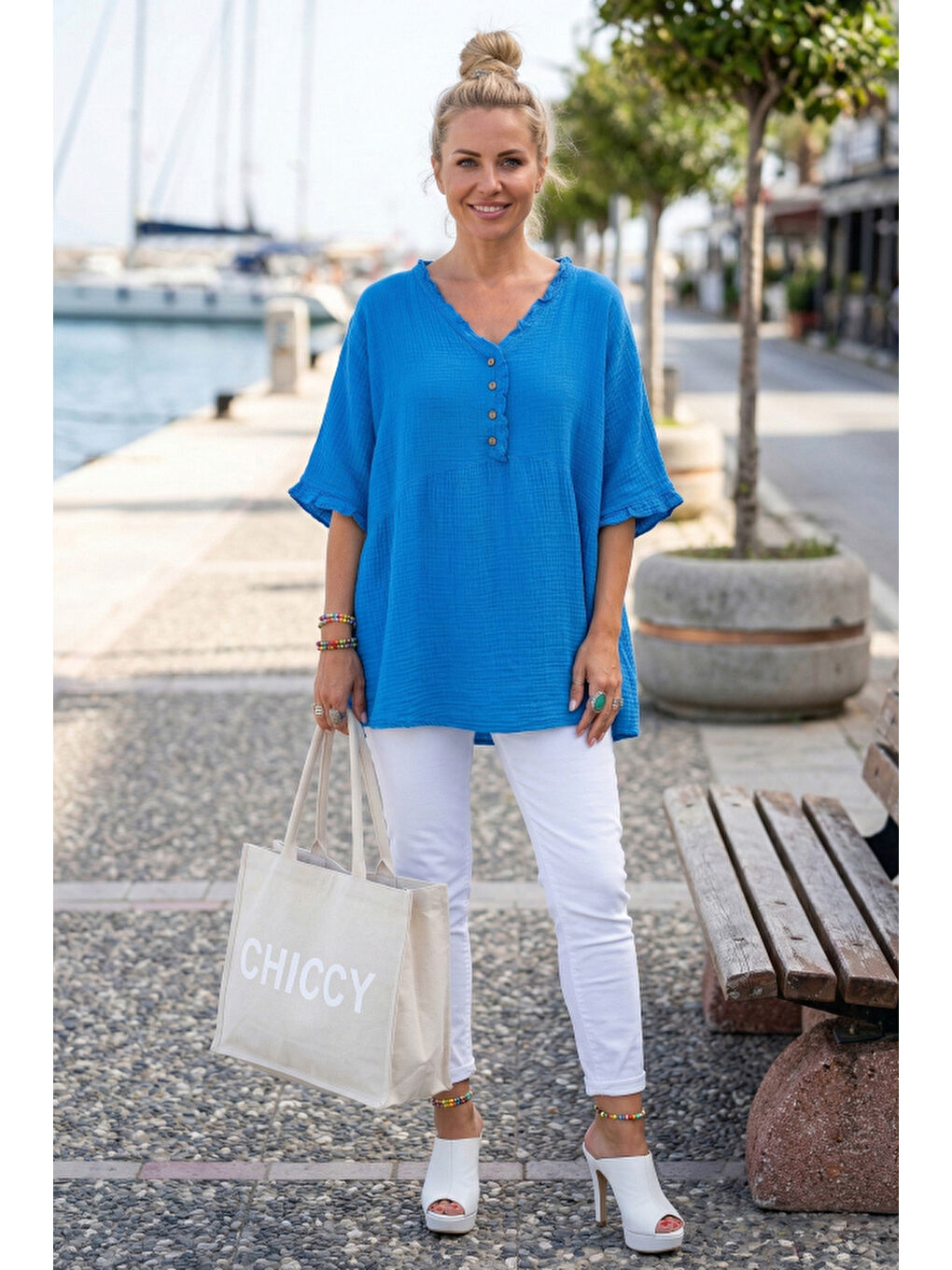 Mavi V Yaka Kısa Kol Düğmeli Yaka Ve Kolucu Fırfırlı Casual Müslin Oversize Dokuma Bluz 77 70-4