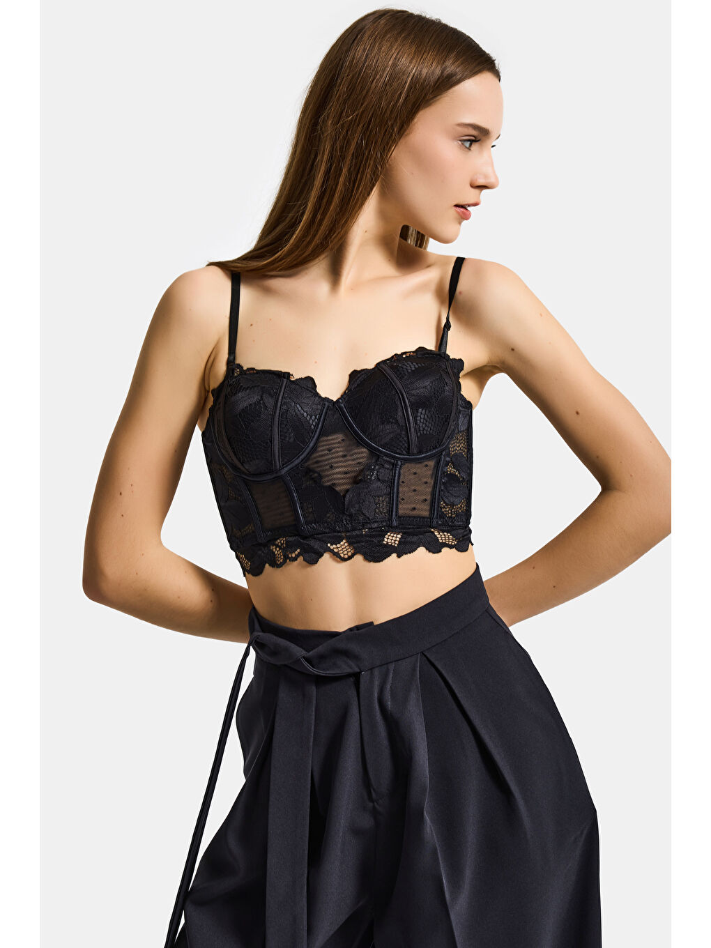 Kadın Siyah w5 Balenli Güpür Dantel Detaylı Askılı Özel Tasarım Büstiyer