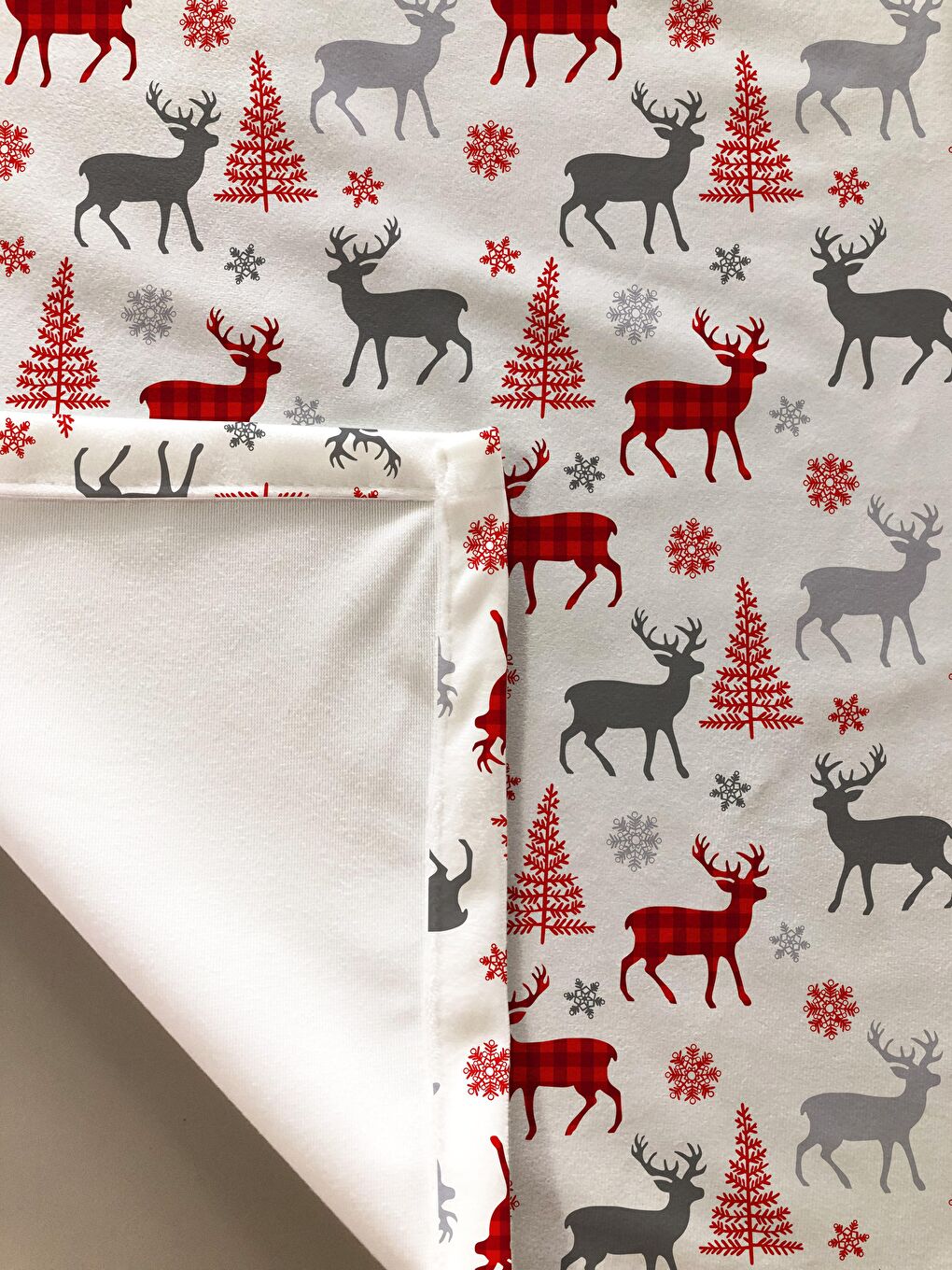 Karışık Yılbaşı Desenli Kadife Doku Masa Örtüsü-1