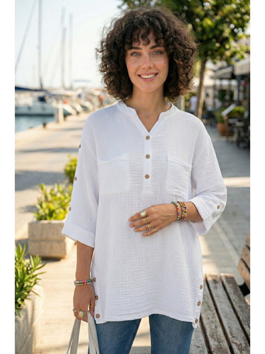 Beyaz Hakim Yaka 3/4 Kol Düğmeli Çift Cepli Yanları Düğmeli Casual Müslin Dokuma Bluz 70 65