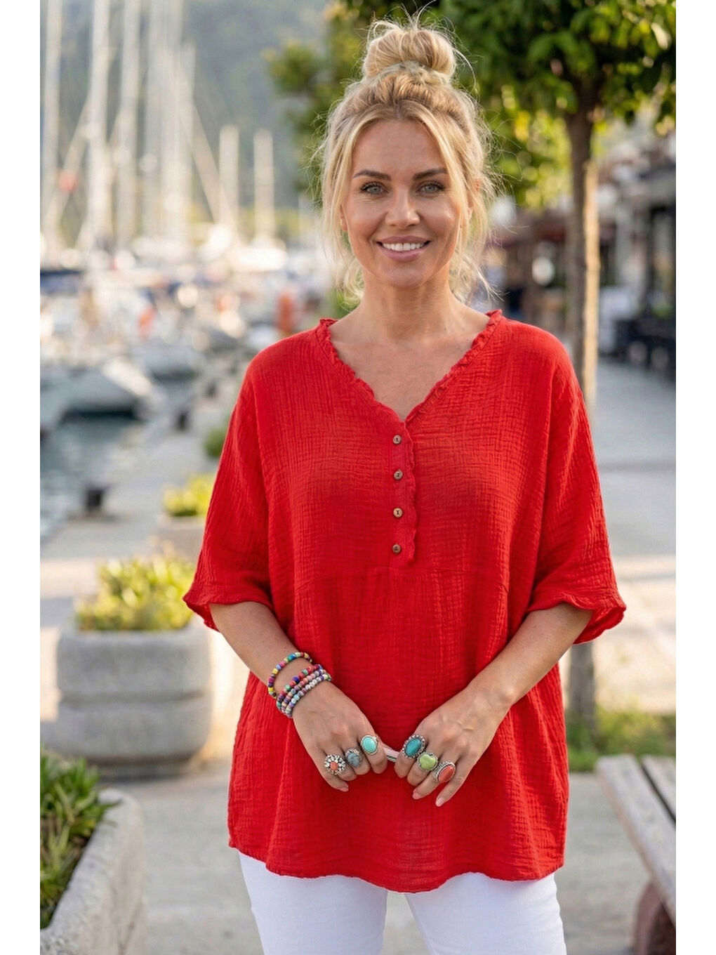 Kırmızı V Yaka Kısa Kol Düğmeli Yaka Ve Kolucu Fırfırlı Casual Müslin Oversize Dokuma Bluz 77 70-1