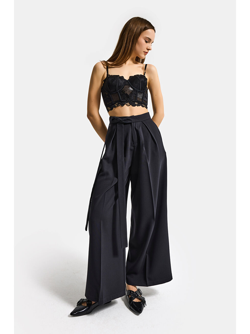 Kadın Siyah w5 Balenli Güpür Dantel Detaylı Askılı Özel Tasarım Büstiyer-2