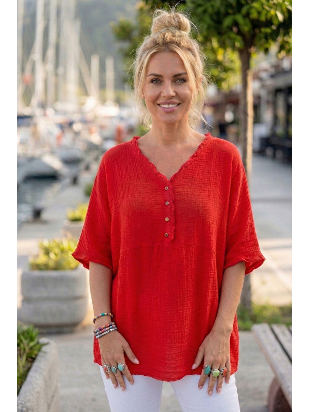 Kırmızı V Yaka Kısa Kol Düğmeli Yaka Ve Kolucu Fırfırlı Casual Müslin Oversize Dokuma Bluz 77 70-2