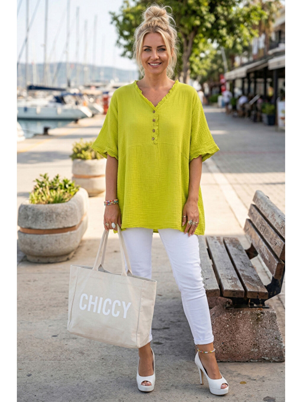 Fıstık Yeşili V Yaka Kısa Kol Düğmeli Yaka Ve Kolucu Fırfırlı Casual Müslin Dokuma Bluz 77 70-3