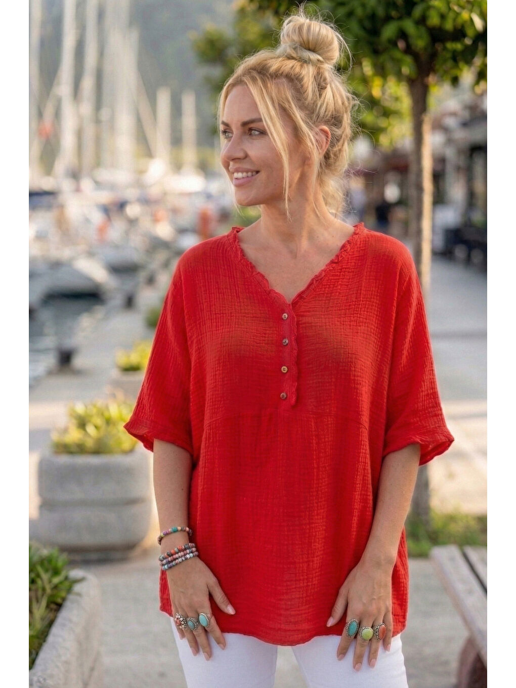 Kırmızı V Yaka Kısa Kol Düğmeli Yaka Ve Kolucu Fırfırlı Casual Müslin Oversize Dokuma Bluz 77 70-3