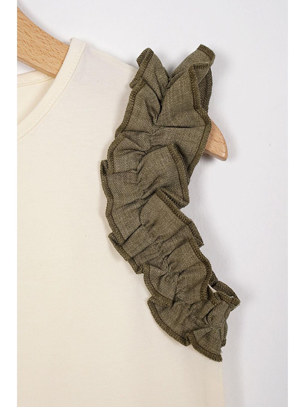 Bisiklet Yaka Sıfır Kol Fırfırlı Şortlu Ekru Haki Renk Kız Çocuk İkili Takım-1