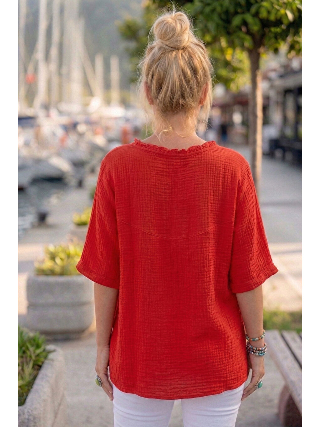 Kırmızı V Yaka Kısa Kol Düğmeli Yaka Ve Kolucu Fırfırlı Casual Müslin Oversize Dokuma Bluz 77 70-5