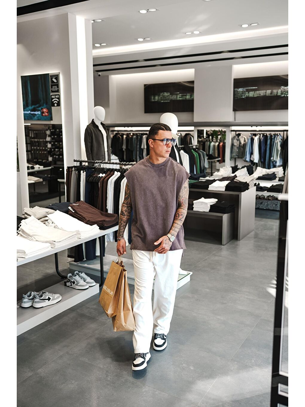 Erkek Oversize Yıkamalı Kolsuz Tişört Kahverengi-4