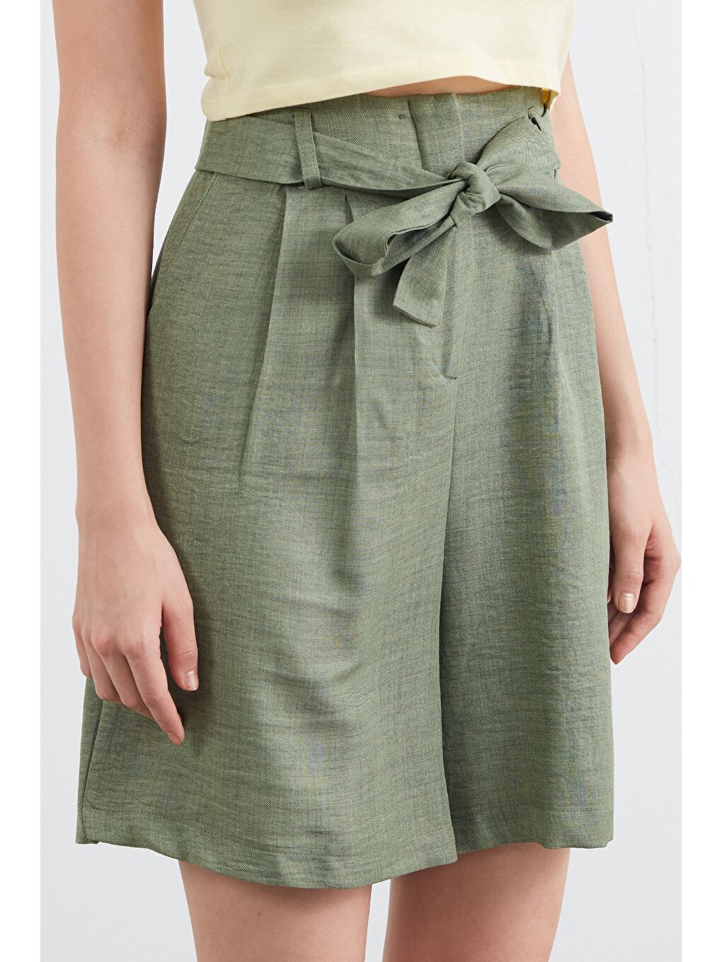Haki Beli Kuşaklı Cepli Şort-3