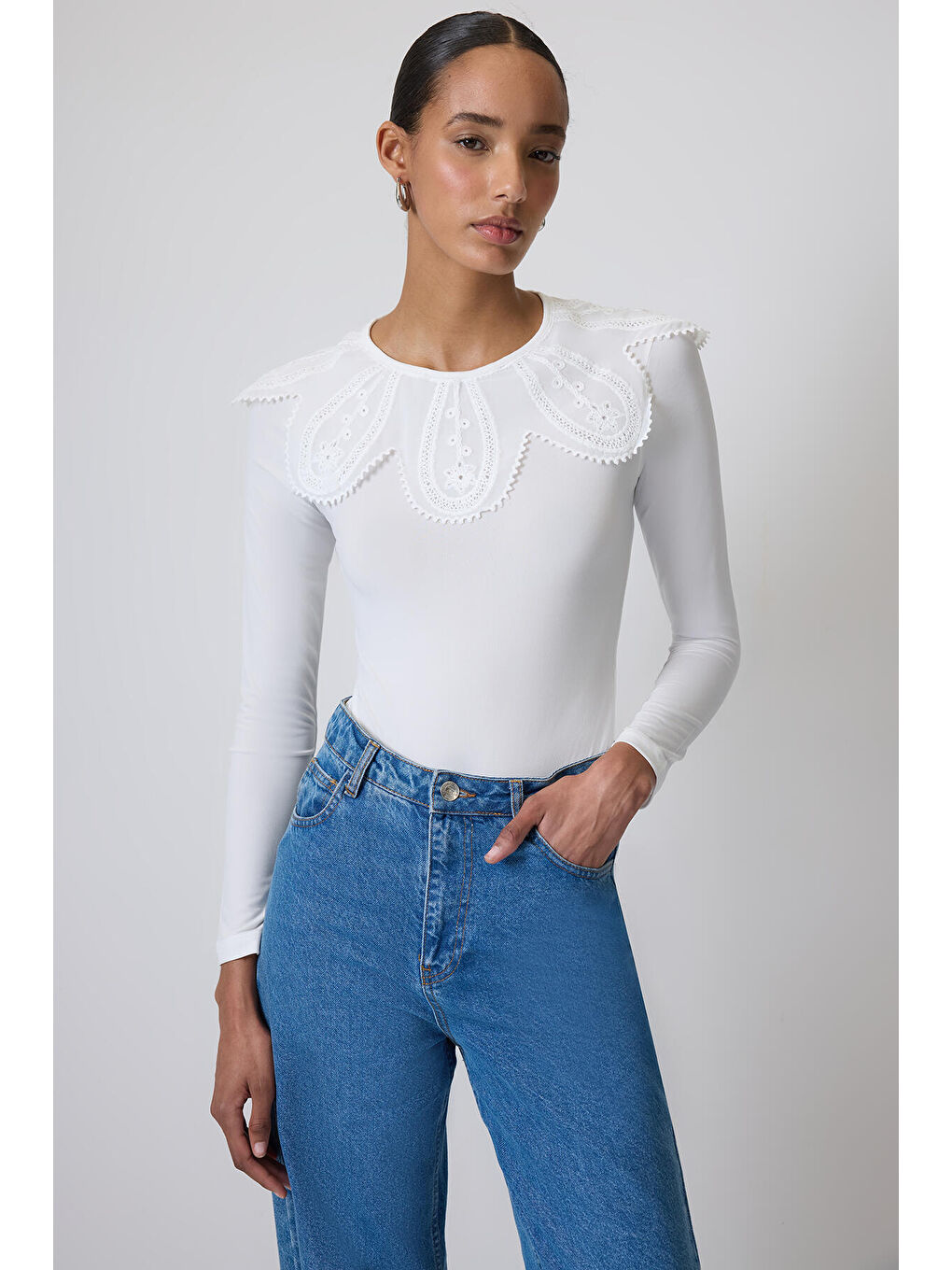 Ekru Yakası Dantelli Çıtçıtlı Body