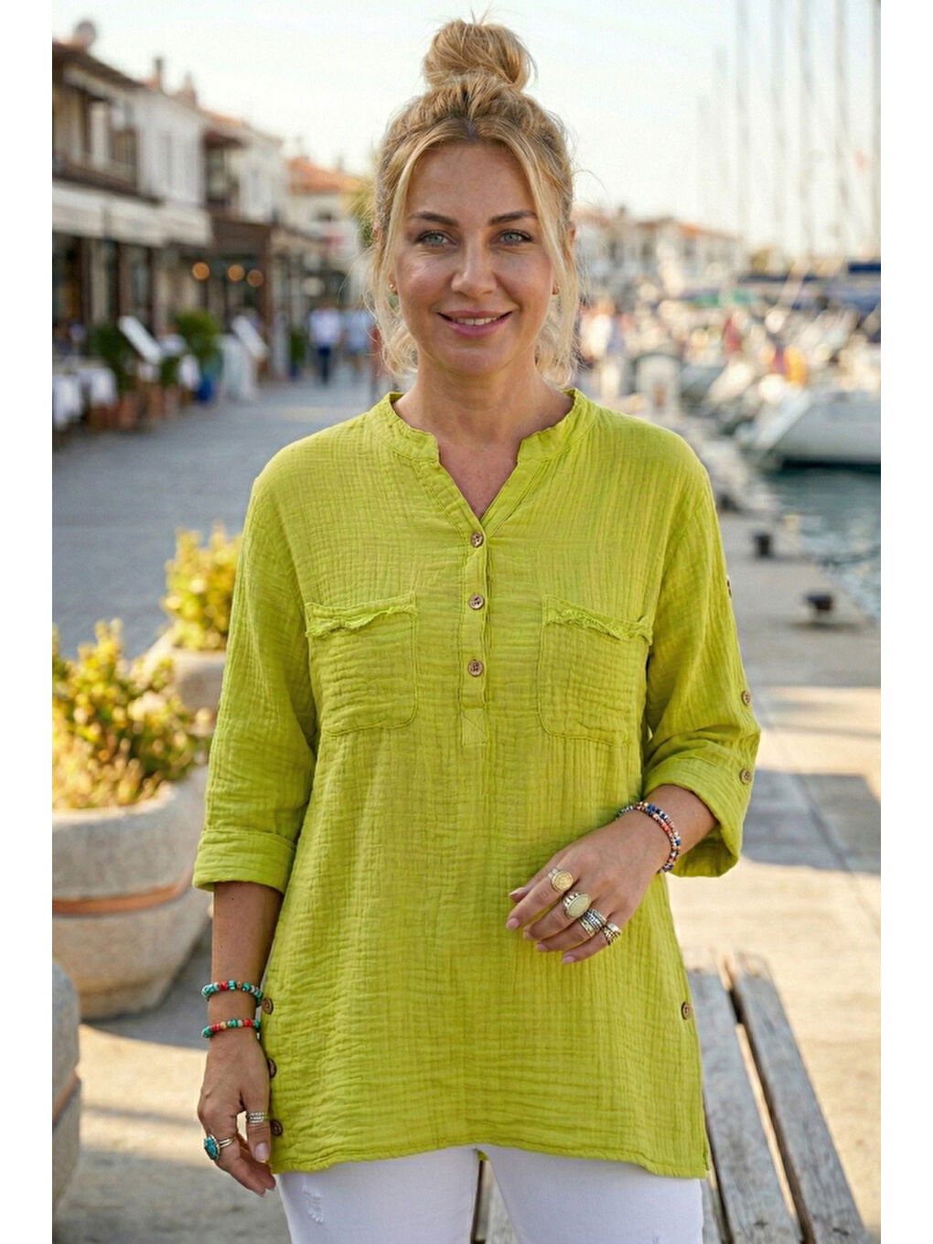 Fıstık Yeşili Hakim Yaka 3/4 Kol Düğmeli Çift Cepli Yanları Düğmeli Casual Müslin Dokuma Bluz 70 65-1