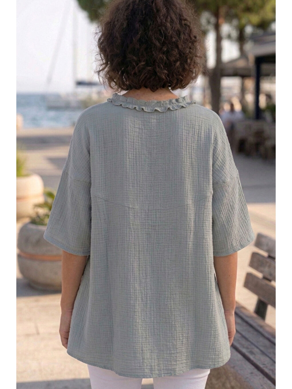 Açık Mavi V Yaka Kısa Kol Düğmeli Yaka Ve Kolucu Fırfırlı Casual Müslin Oversize Dokuma Bluz 77 70-5