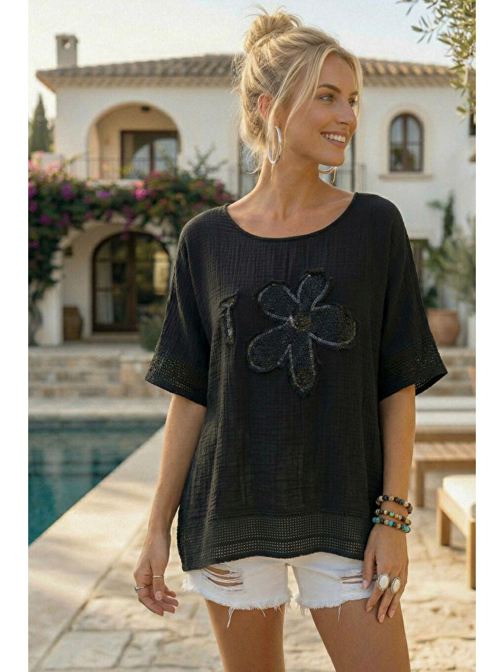 Siyah Yuvarlak Yaka Düşük Kol Etek Ve Kol Ucu File Detaylı Çiçek Aplikeli Casual Dokuma Bluz 65 60