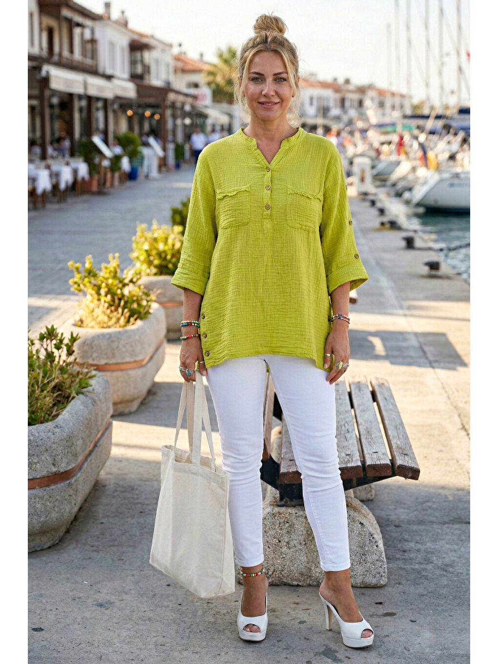 Fıstık Yeşili Hakim Yaka 3/4 Kol Düğmeli Çift Cepli Yanları Düğmeli Casual Müslin Dokuma Bluz 70 65-2