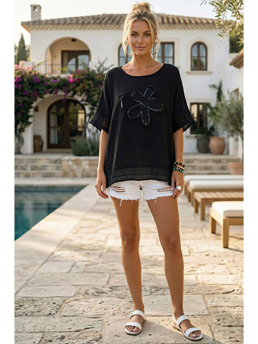 Siyah Yuvarlak Yaka Düşük Kol Etek Ve Kol Ucu File Detaylı Çiçek Aplikeli Casual Dokuma Bluz 65 60-3