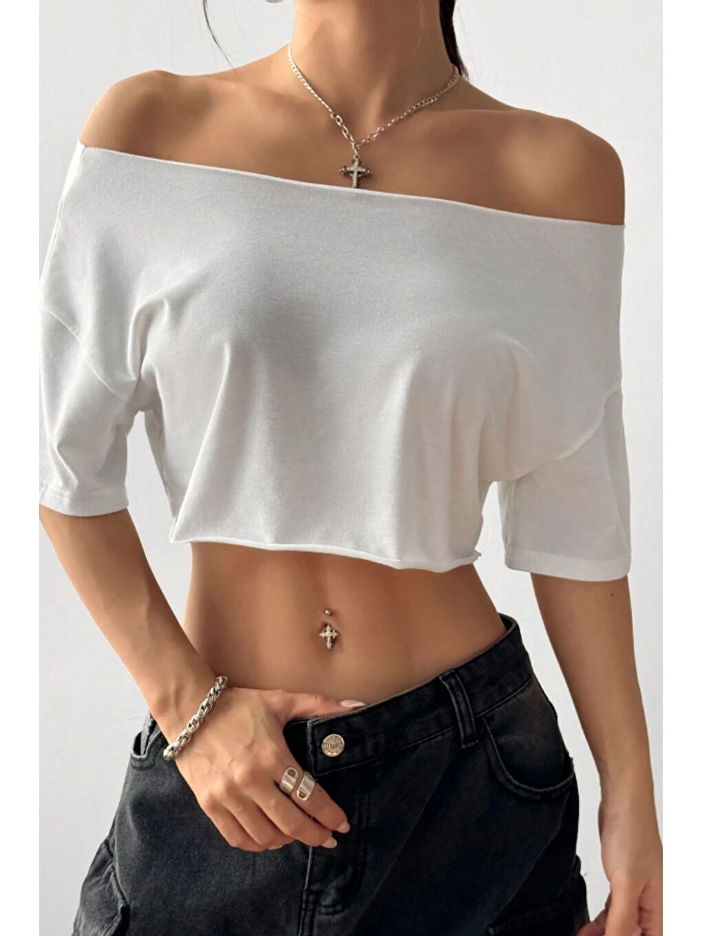 Kadın Beyaz Kayık Yaka Oversize Crop T-Shirt-5