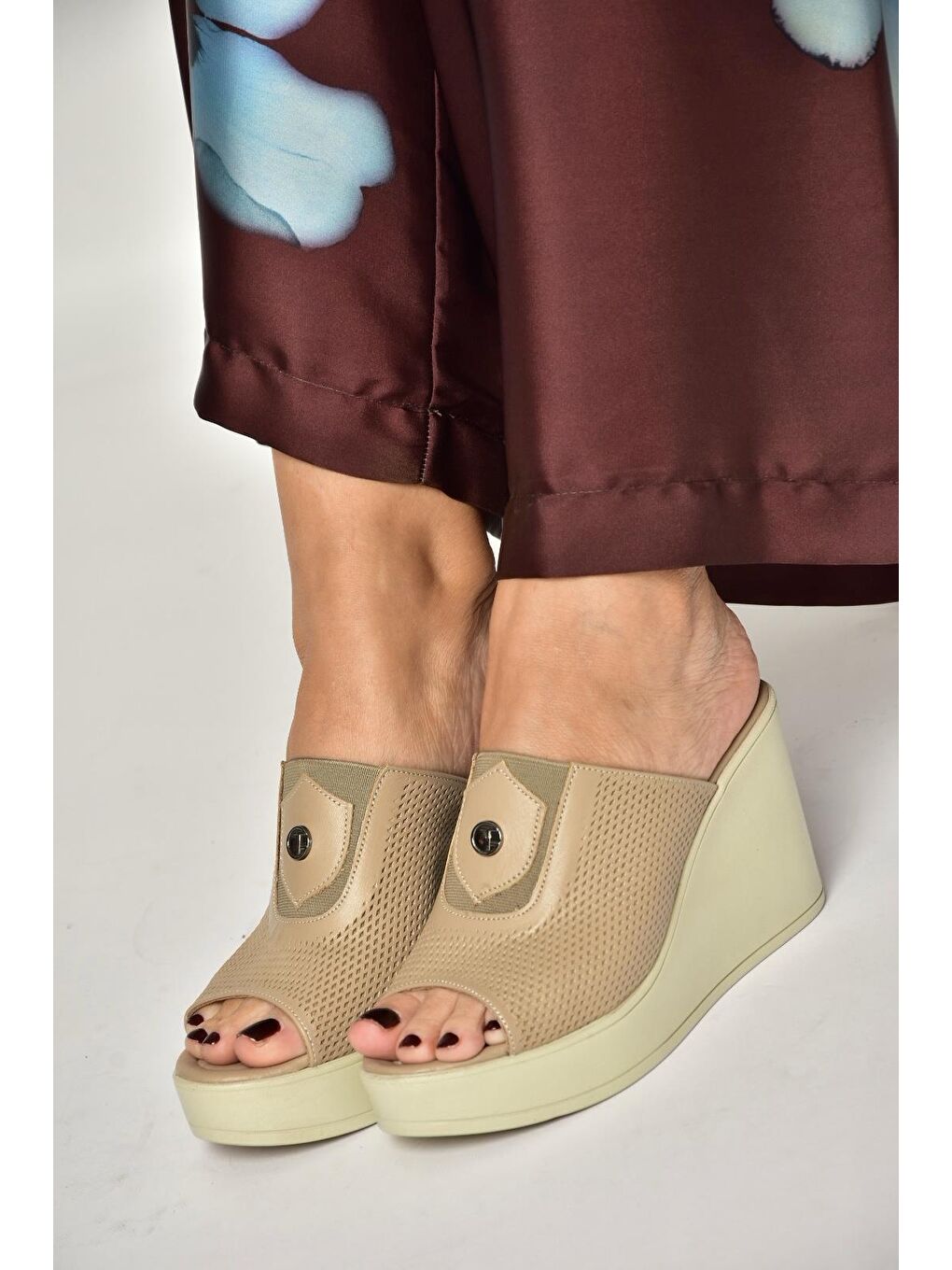 Bej Kadın Terlik Y555250703-1