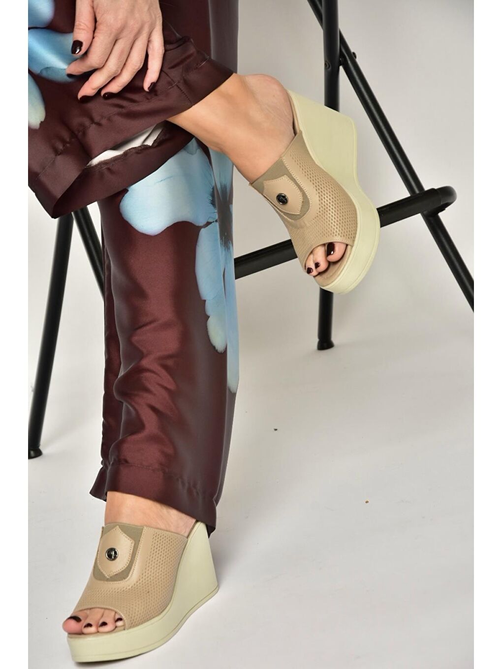 Bej Kadın Terlik Y555250703-2