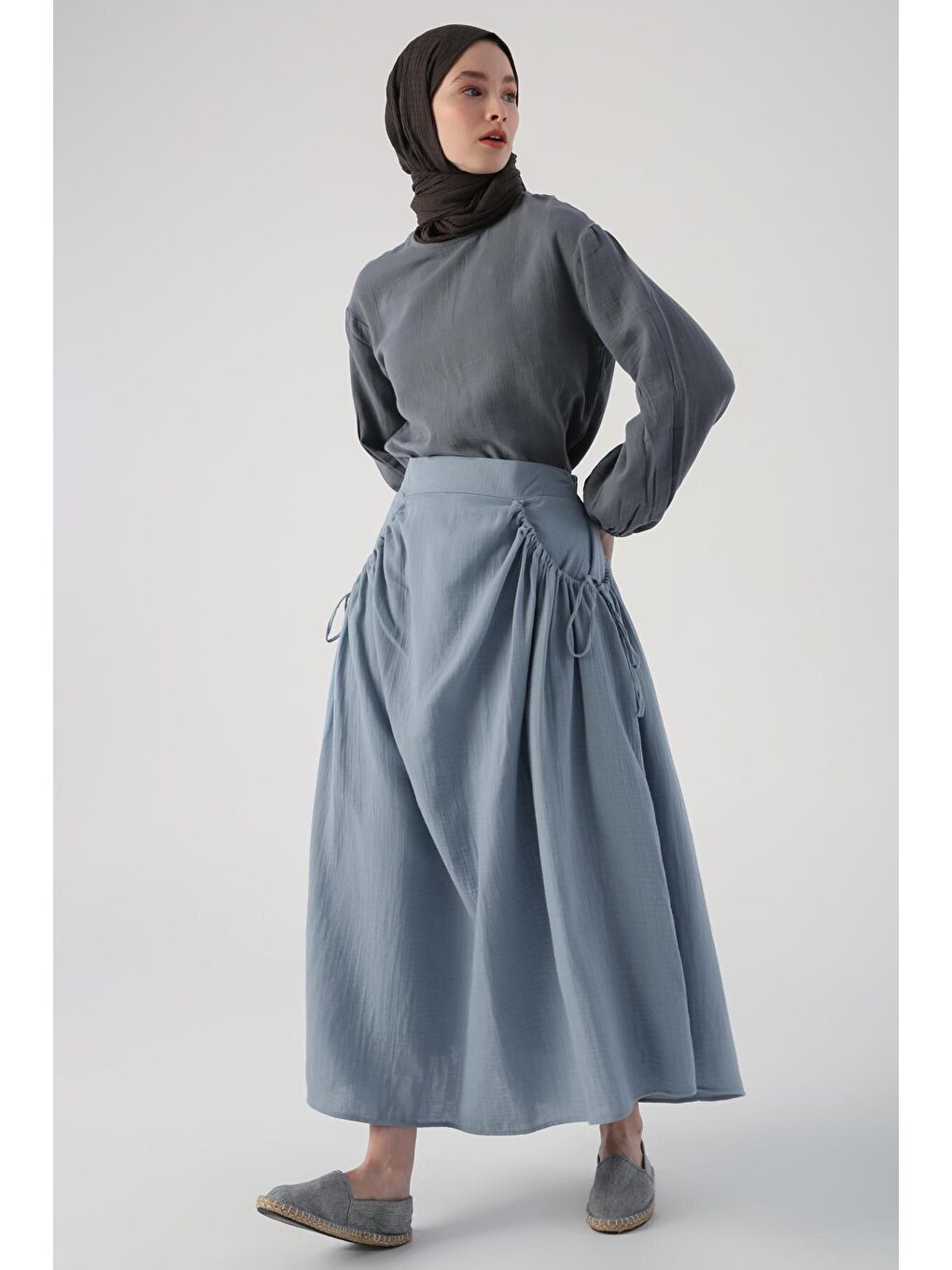 Mavi %100 Pamuk Yanları Büzgü Detaylı Kloş Etek
